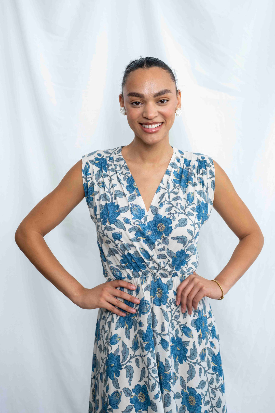 שמלת פיפטיז הפרח הכחול