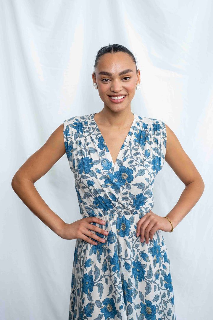 שמלת פיפטיז הפרח הכחול