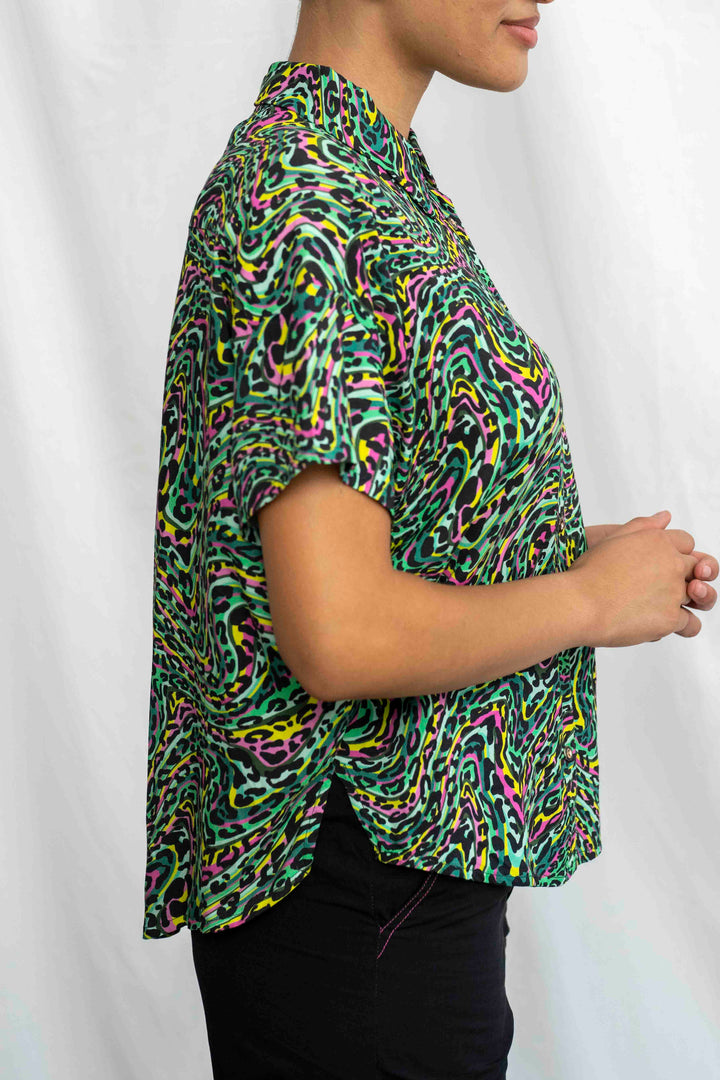 חולצת רון מנומר צבעוני Back In Stock