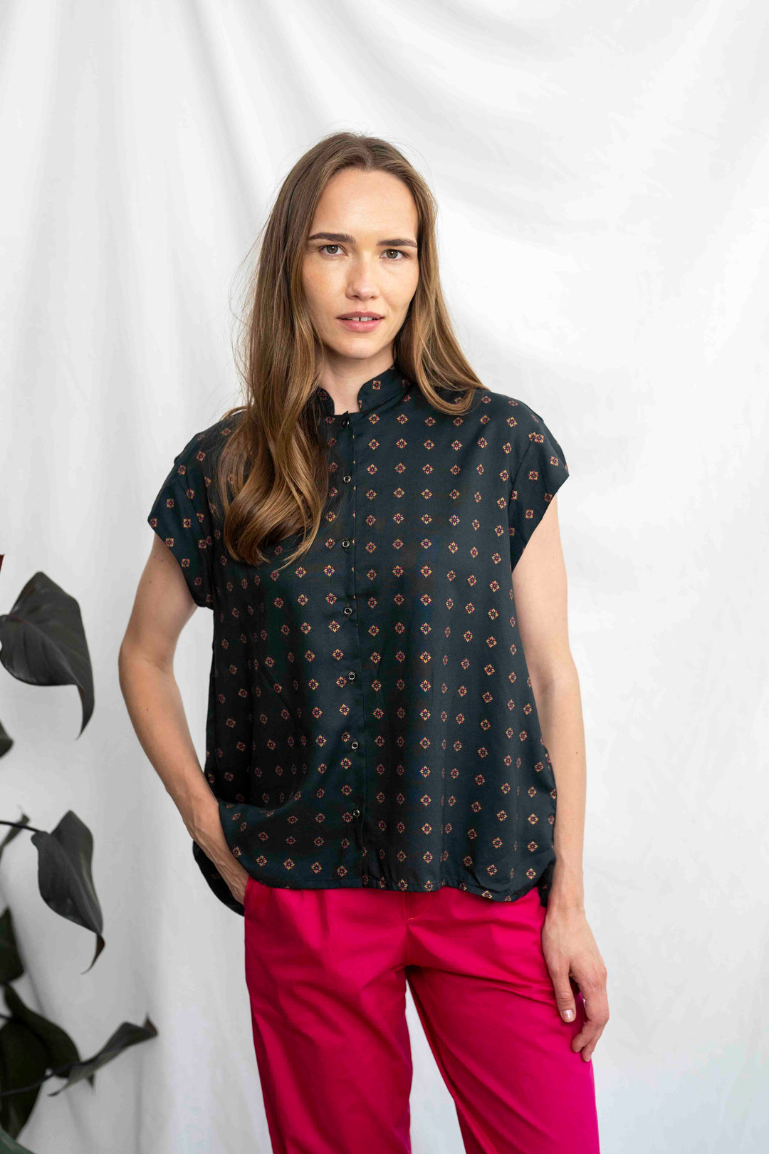 חולצת טוני זהב גאומטרי