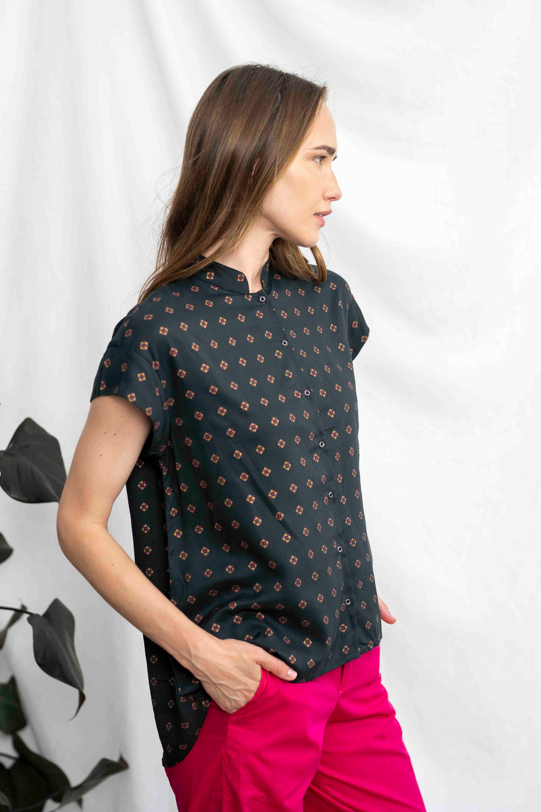 חולצת טוני זהב גאומטרי