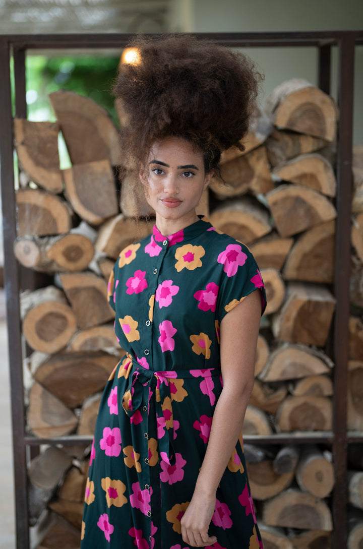 שמלת מקסי אוברסייז מלאת נוכחות