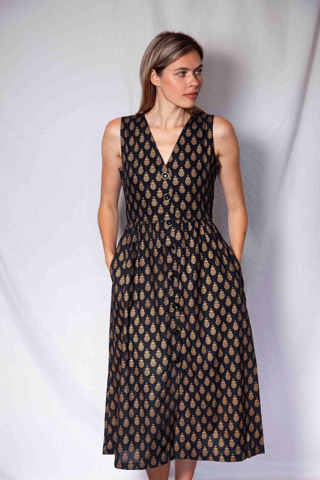 שמלת יולי גולדיגרית