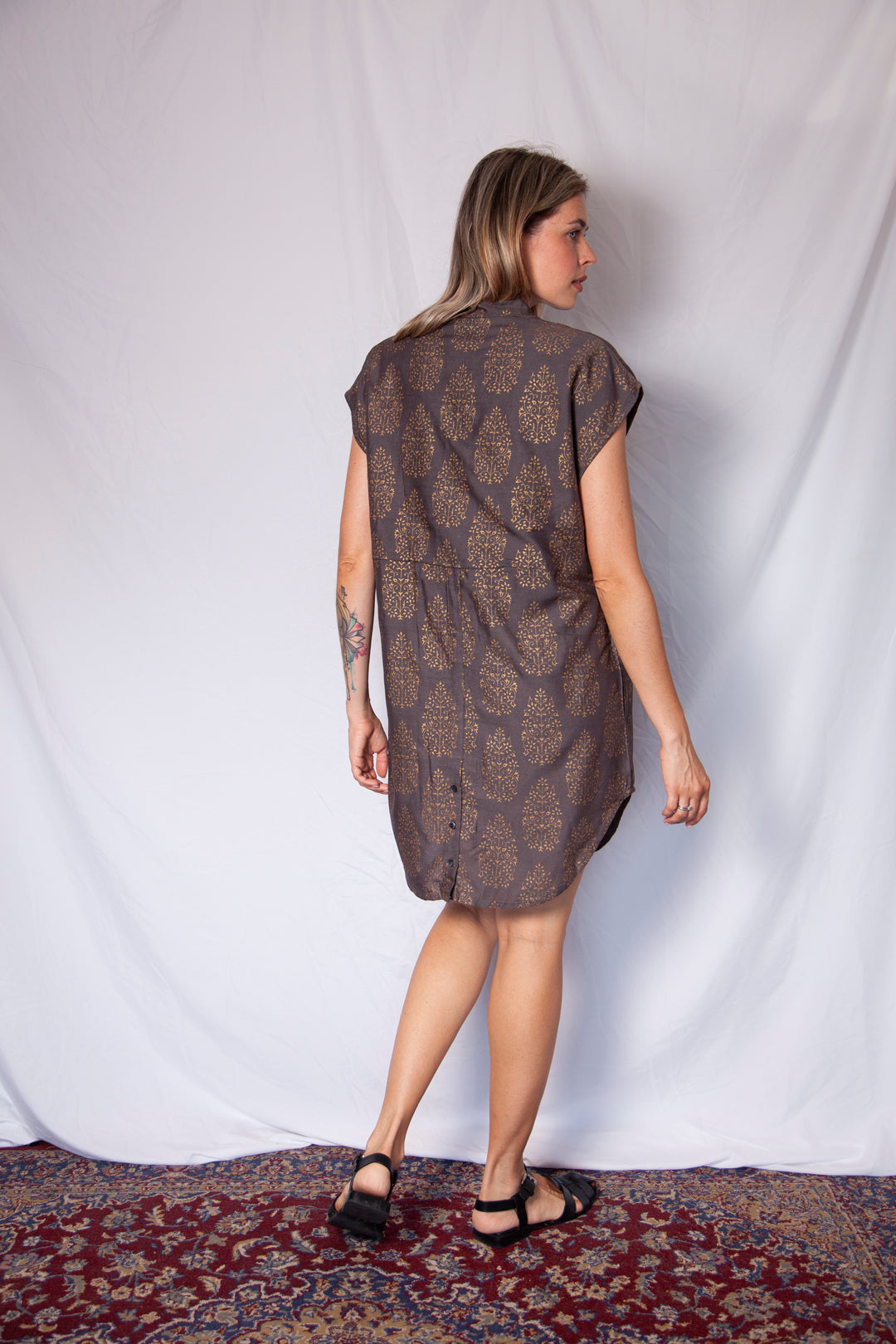 טוניקת מיני אוברסייז מדליוני זהב אפור