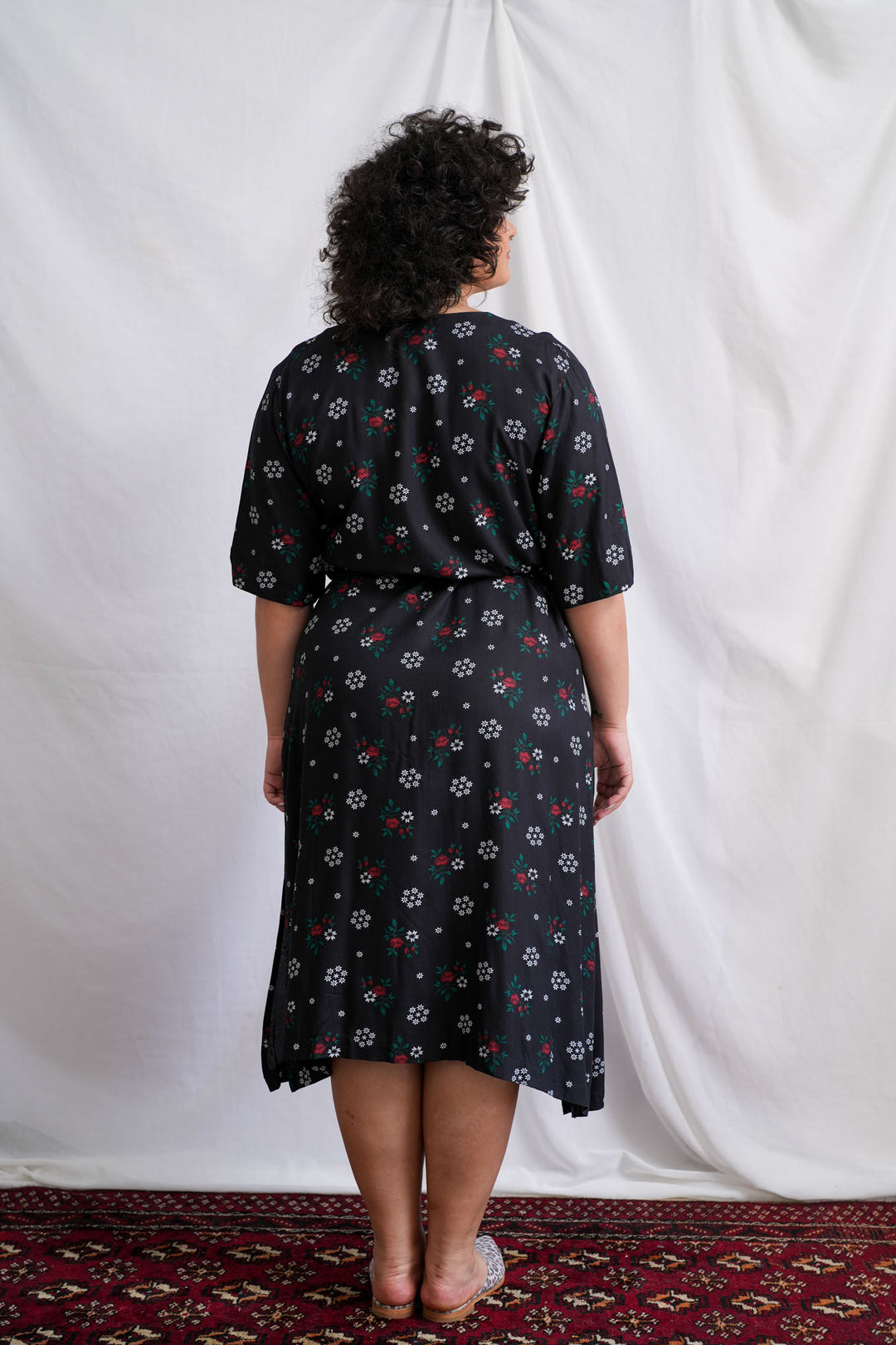 שמלת מיכאלה ורדים שחור