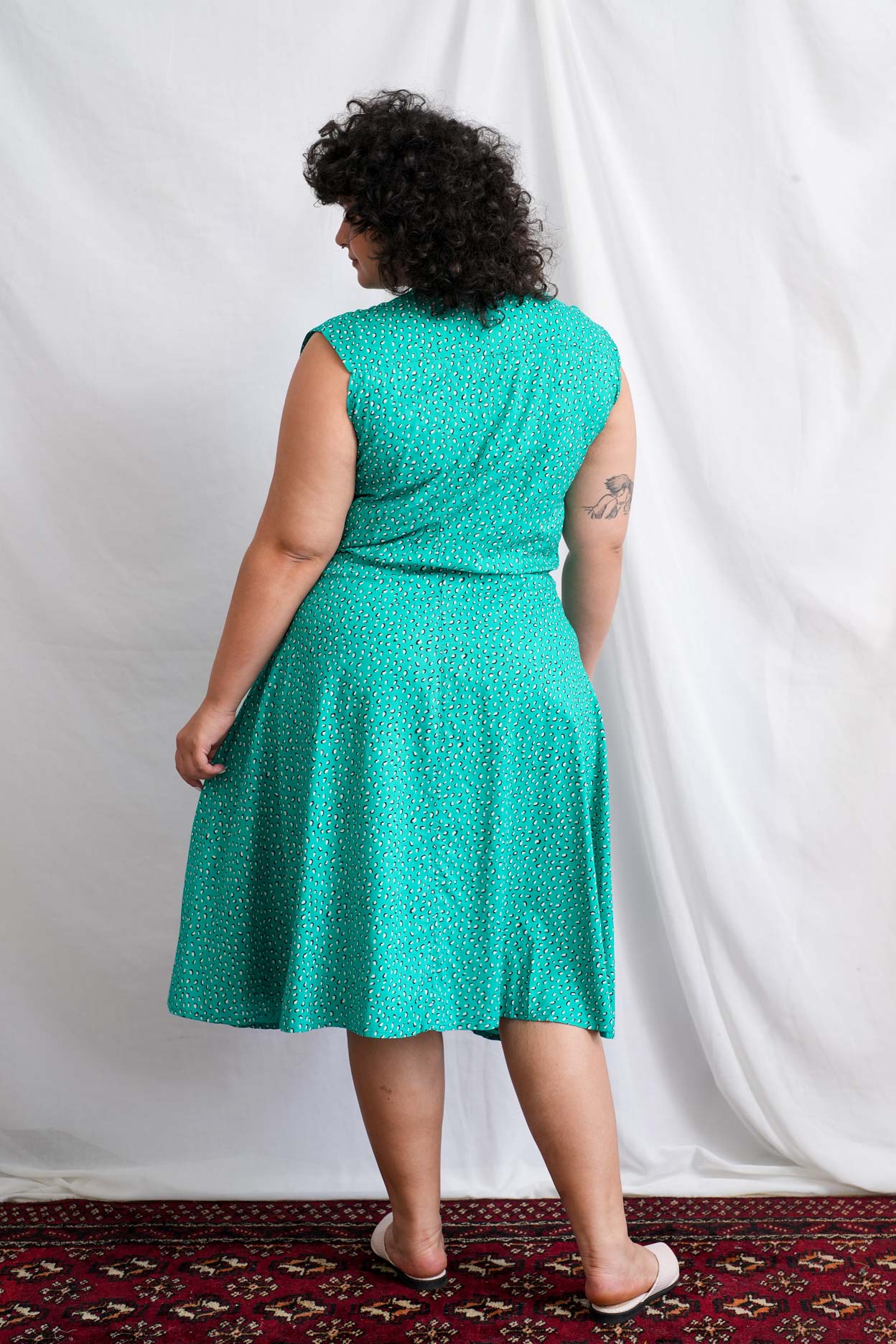 שמלת פיפטיז מנומר ירוק