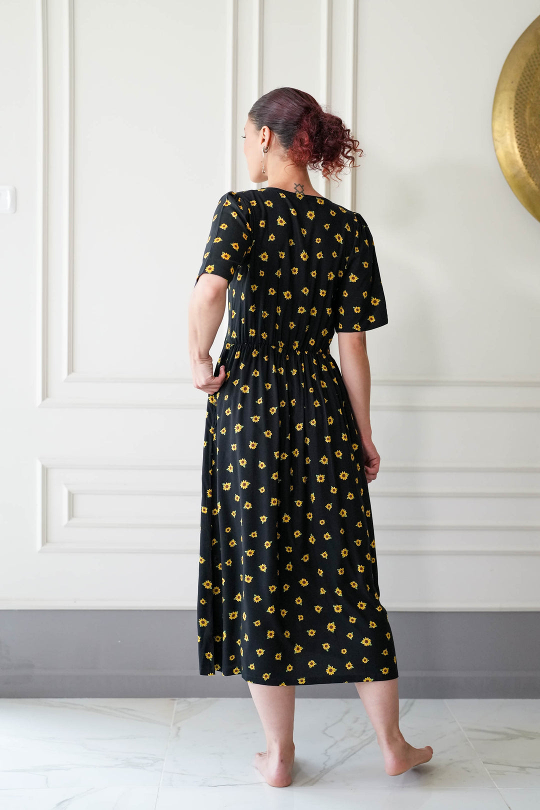 שמלת יולי שרוול חמניות מול השמש