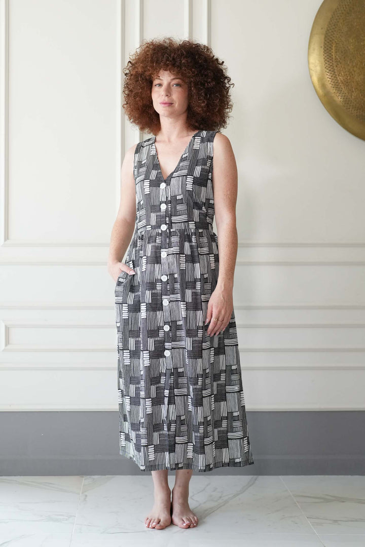 שמלת יולי מונוכרומטית