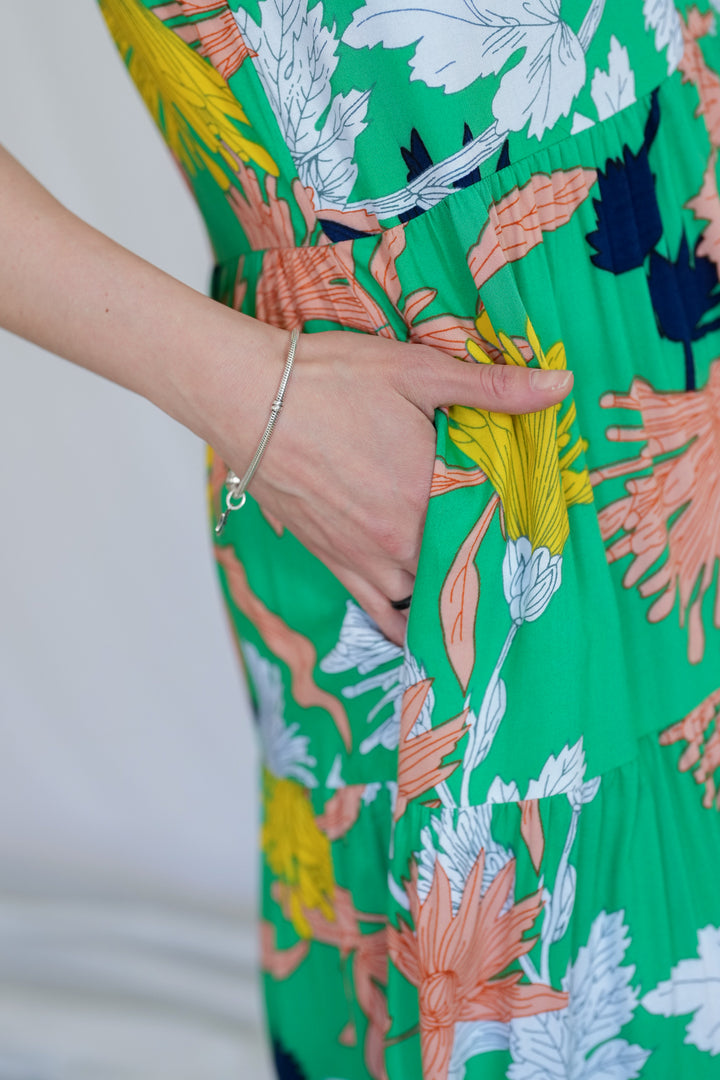 שמלת קומות ירוקה ובועטת