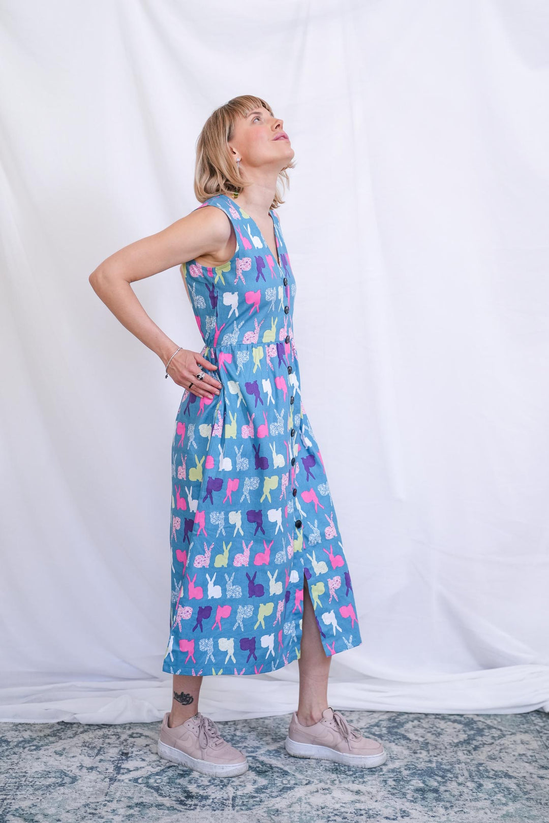 שמלת יולי ארנבונים צבעוניים