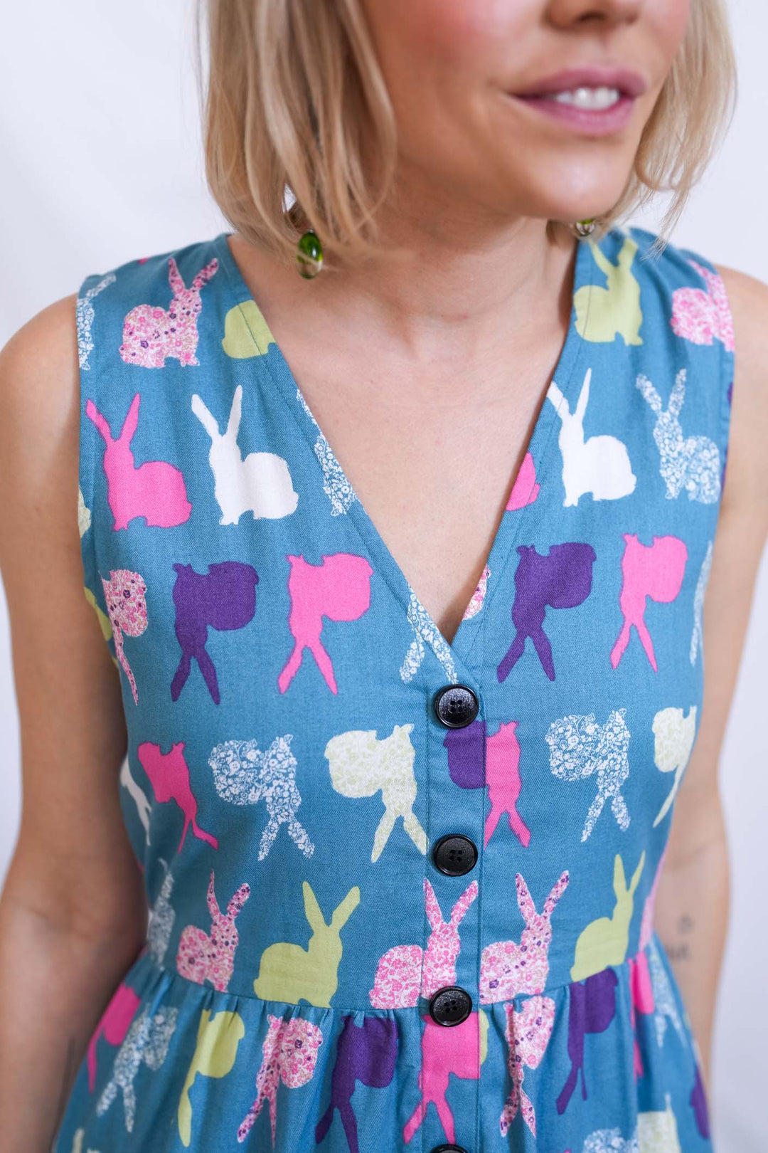 שמלת יולי ארנבונים צבעוניים