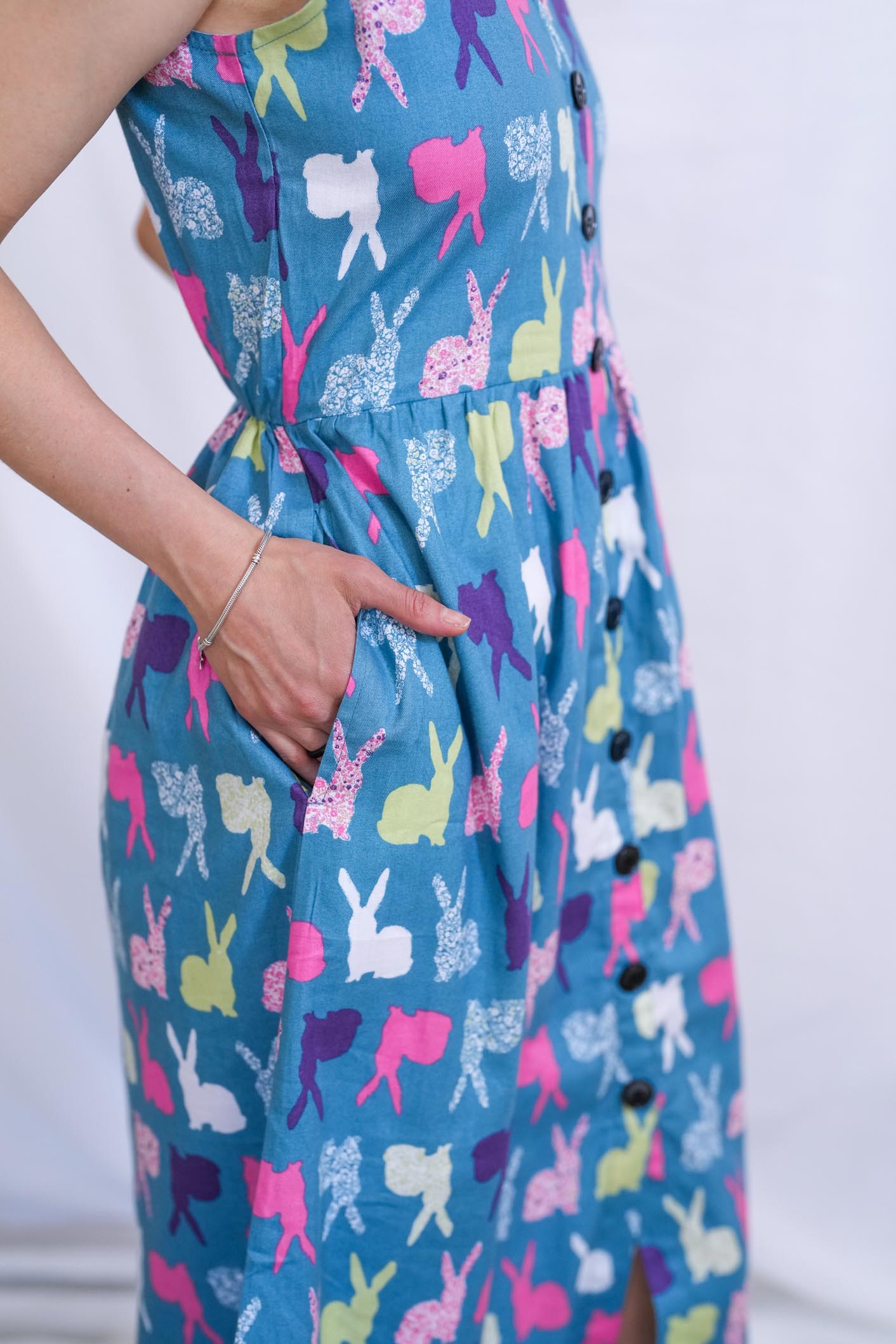 שמלת יולי ארנבונים צבעוניים