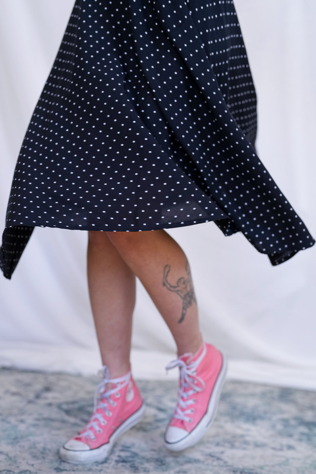 שמלת פיפטיז פולקה שחור לבן