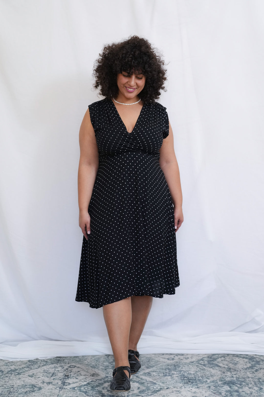 שמלת פיפטיז פולקה שחור לבן