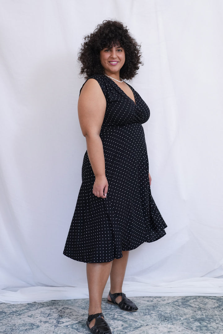 שמלת פיפטיז פולקה שחור לבן