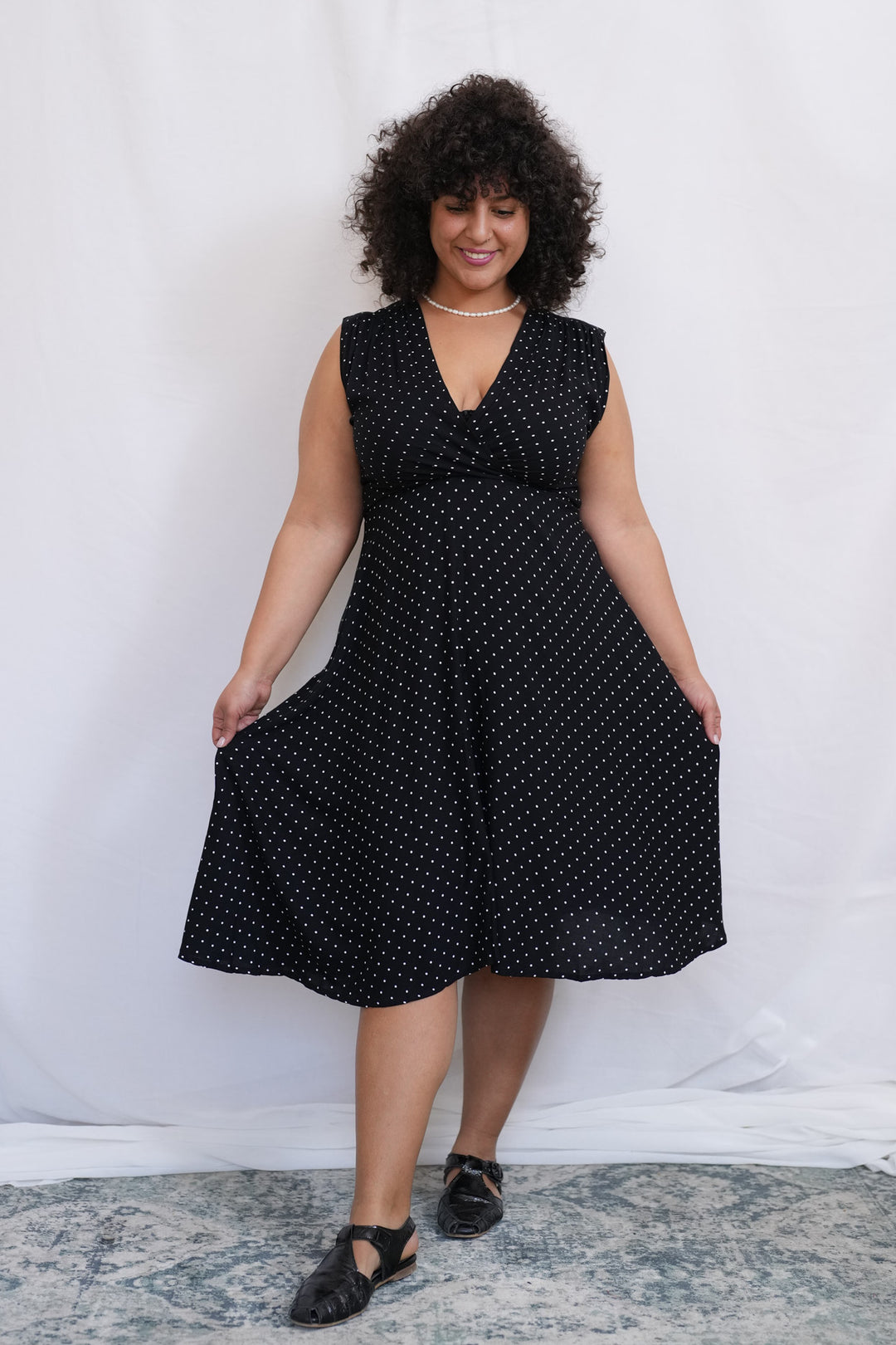 שמלת פיפטיז פולקה שחור לבן