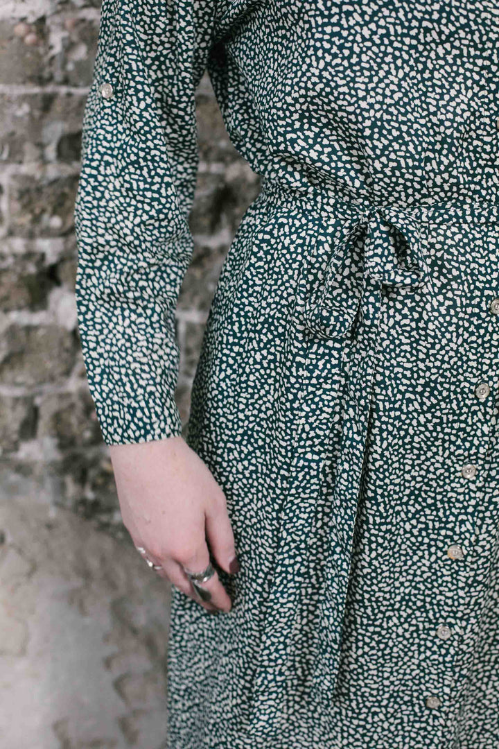 שמלת מקסי אוברסייז חורף ירוק לבן חייתי