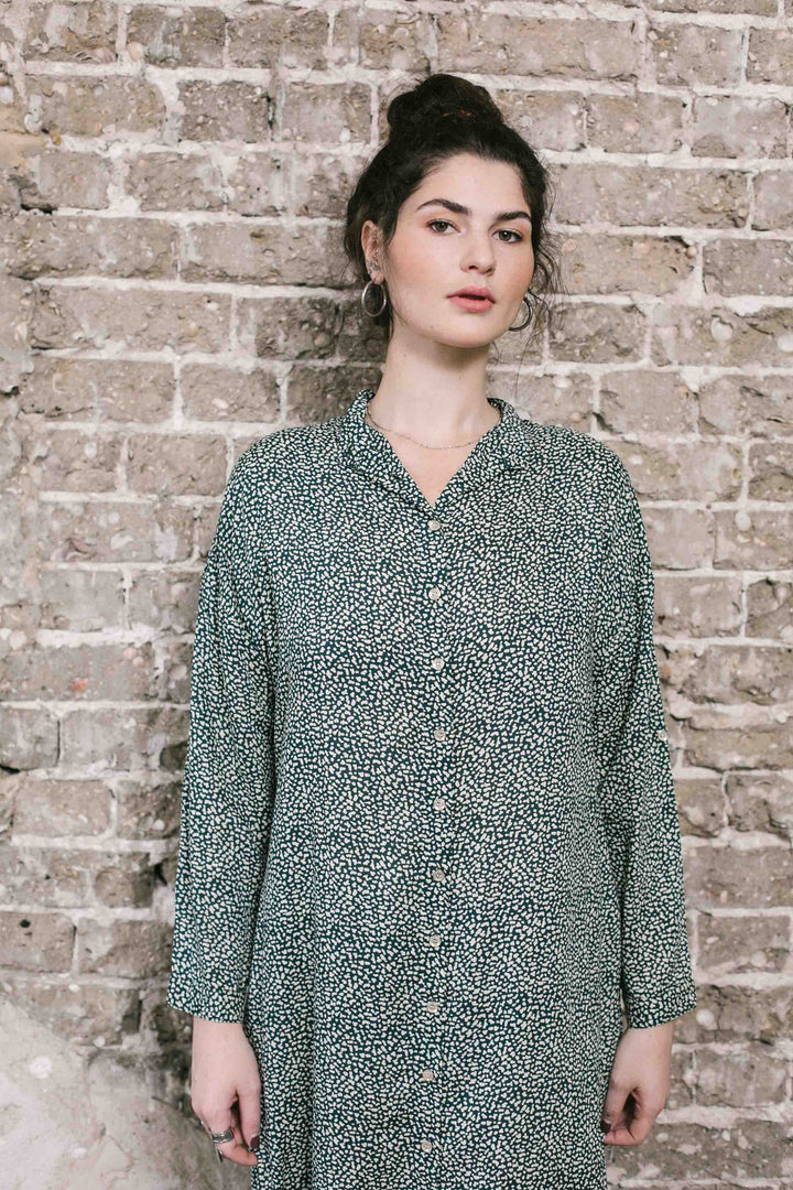 שמלת מקסי אוברסייז חורף ירוק לבן חייתי