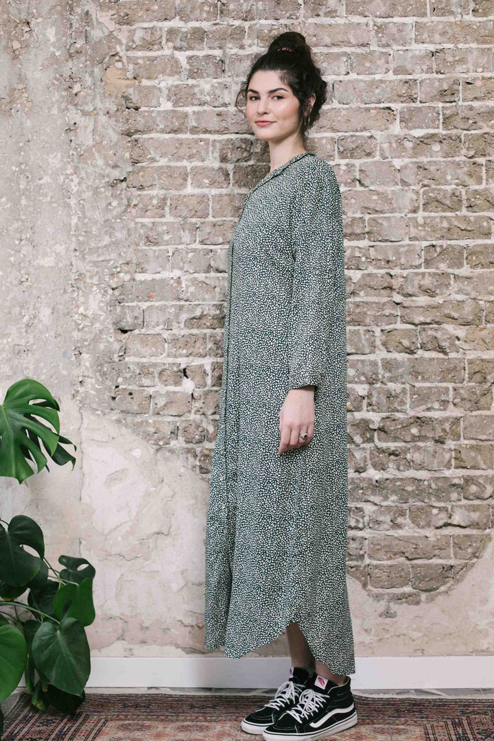 שמלת מקסי אוברסייז חורף ירוק לבן חייתי